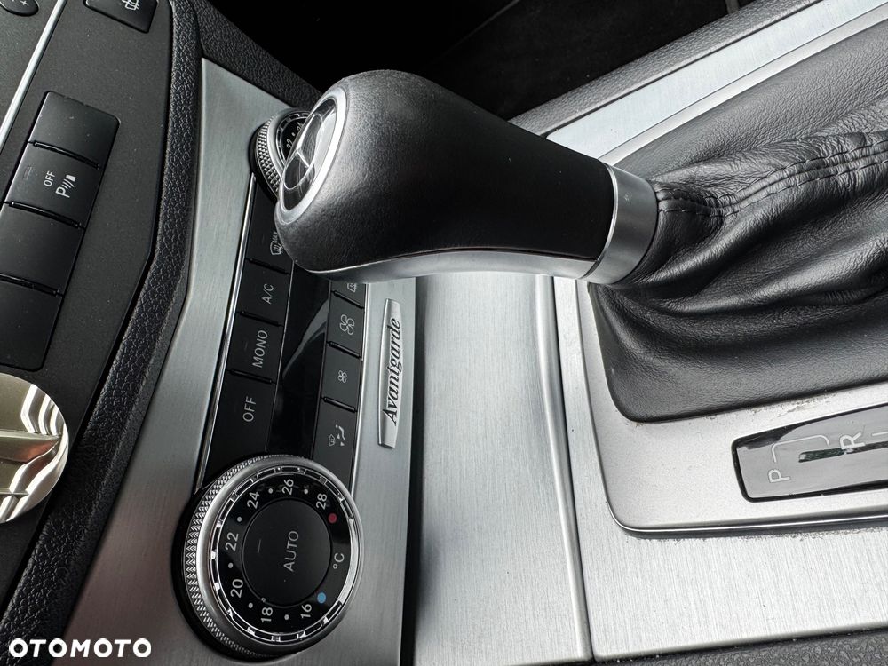 Mercedes-Benz Klasa C 180 CGI Automatik BlueEFFICIENCY Avantgarde - 18