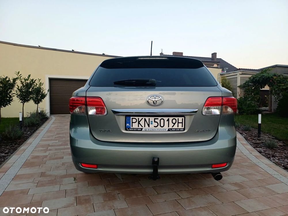 Toyota Avensis 2.0 Executive - 10
