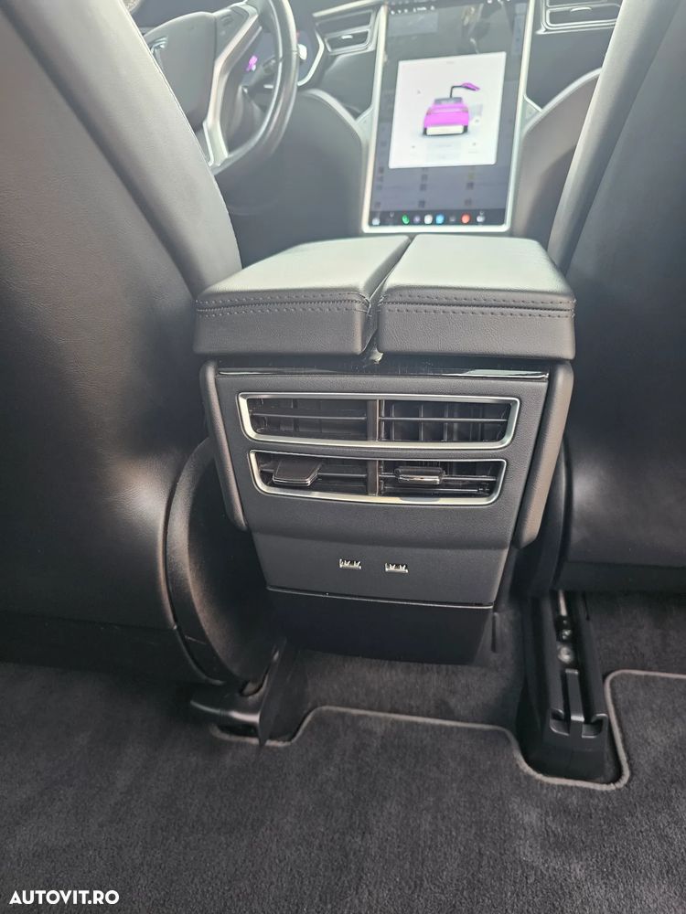 Tesla Model X - 8