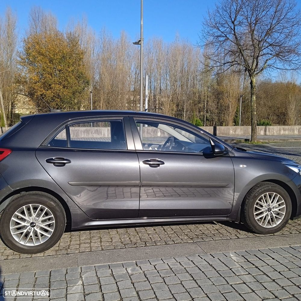Kia Rio - 4