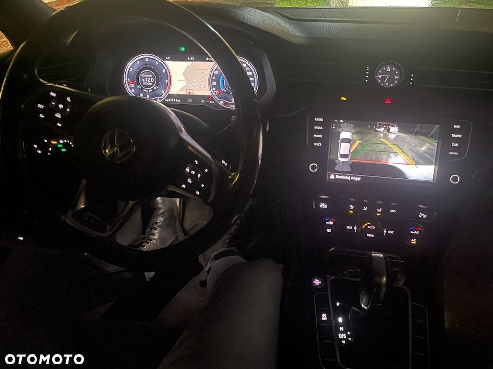 Volkswagen Passat - 11