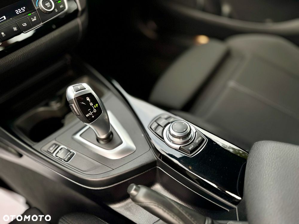 BMW Seria 2 218d Sport Line - 17