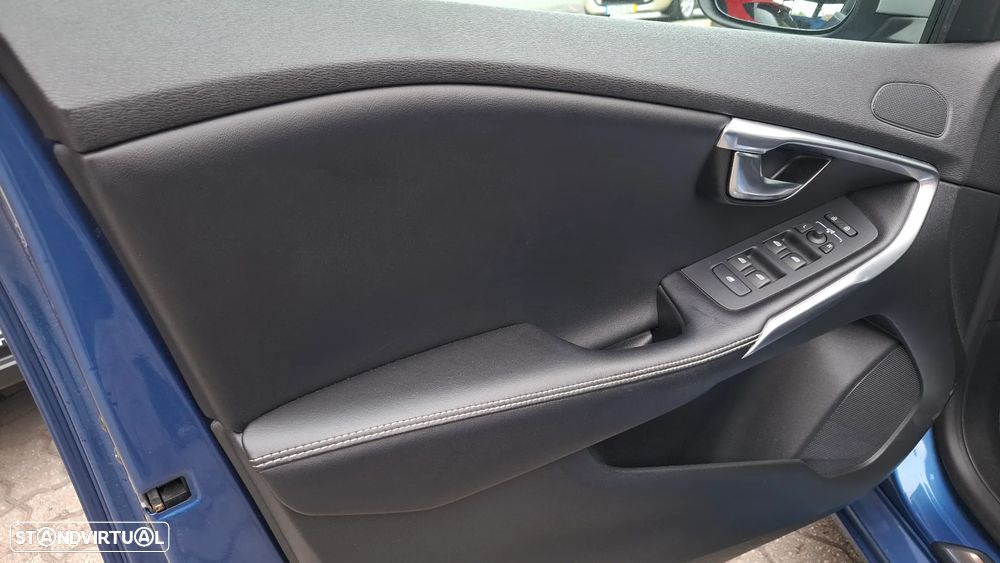 Volvo V40 2.0 D2 R-Design - 25