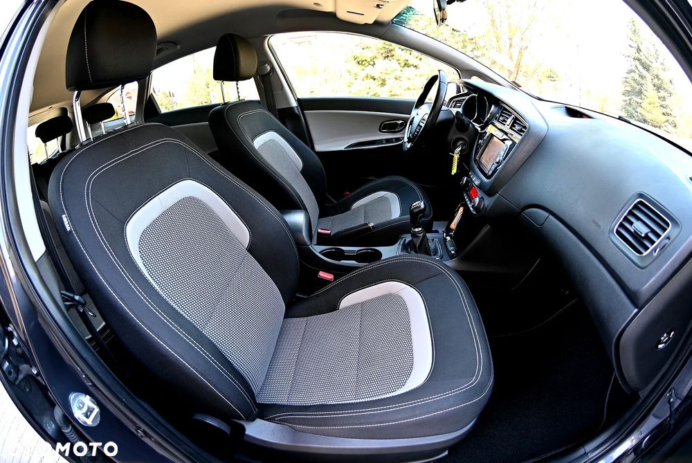 Kia Ceed 1.4 CVVT Dream Team Edition - 11