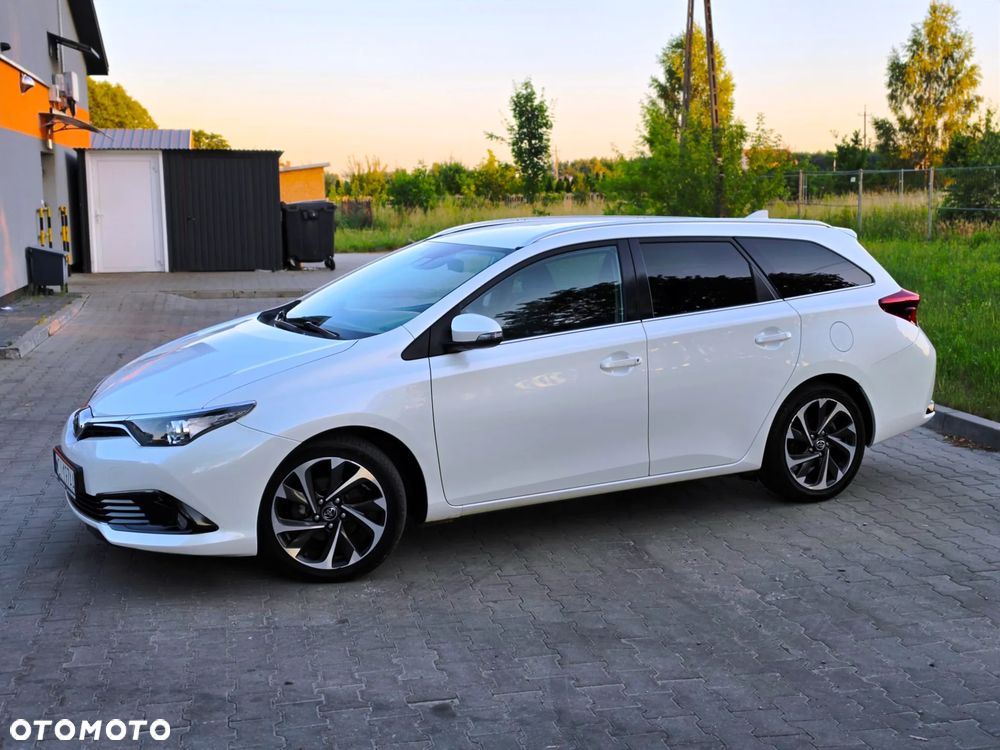 Toyota Auris 1.6 D-4D Premium - 4