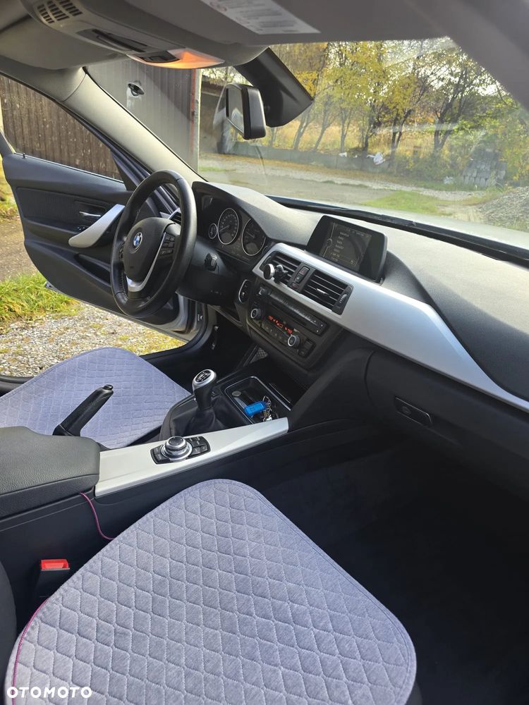 BMW Seria 3 320i Efficient Dynamics - 11
