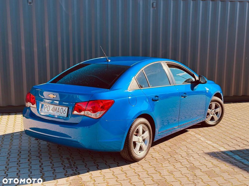Chevrolet Cruze 2010 photo 2