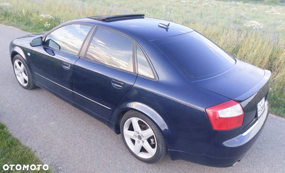 Audi A4 Limousine - 4