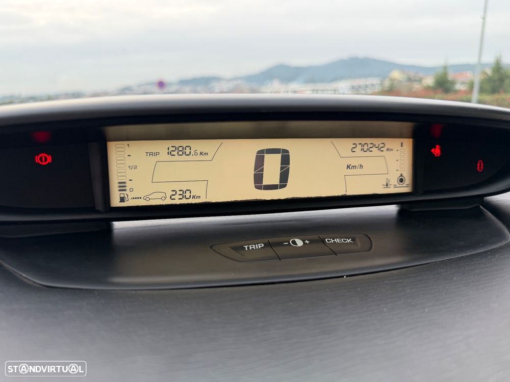 Citroën C4 1.6 HDi SX - 19