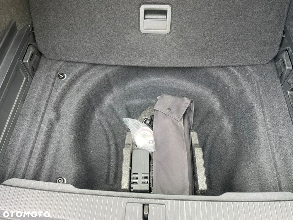 Volkswagen Passat - 16