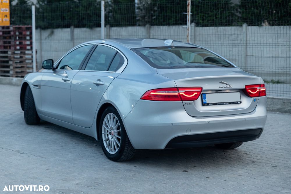 Jaguar XE - 5