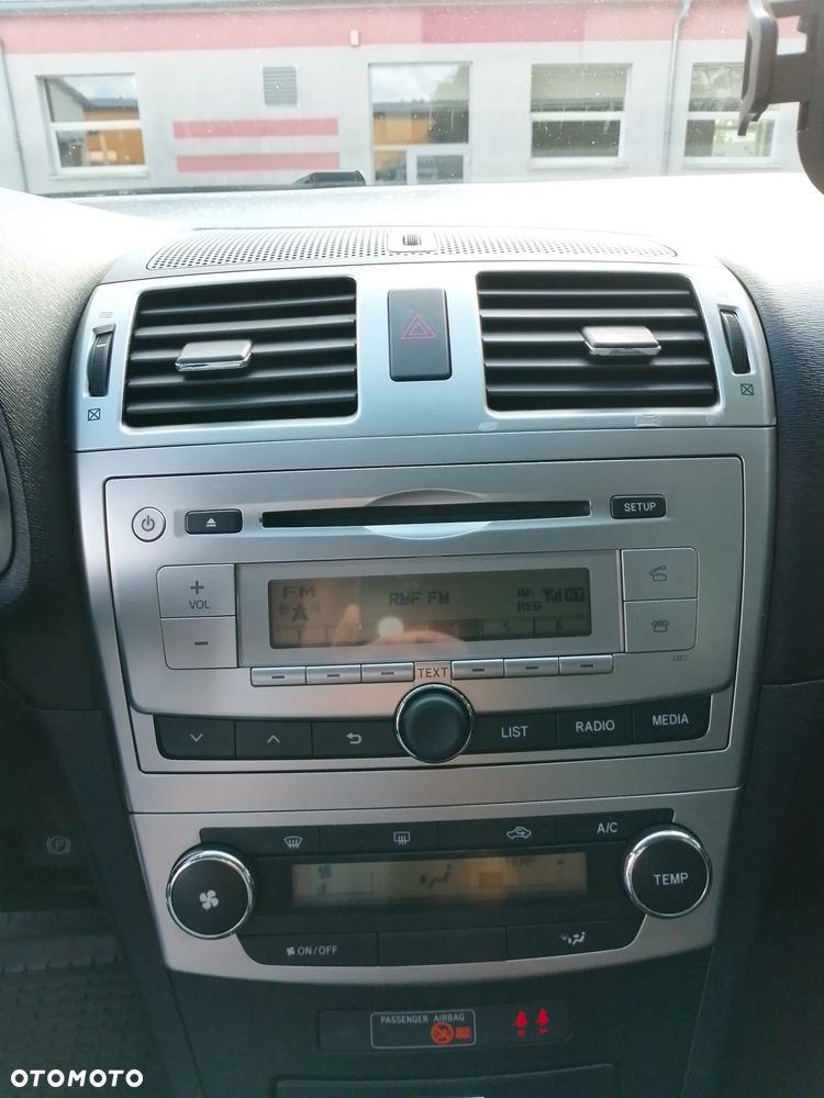 Toyota Avensis 1.6 Premium - 9
