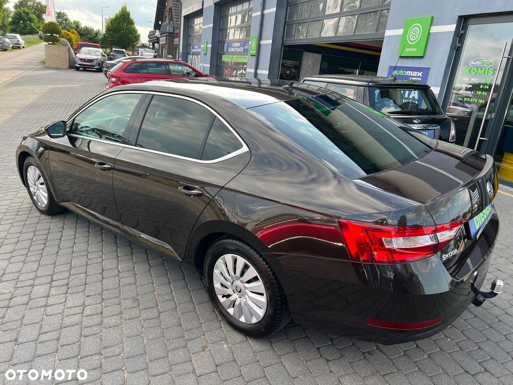 Skoda Superb 1.6 TDI GreenLine - 9