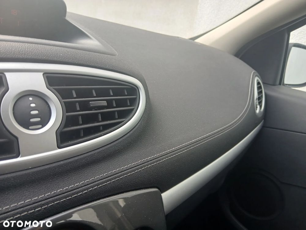 Renault Clio 1.2 16V Intens - 11
