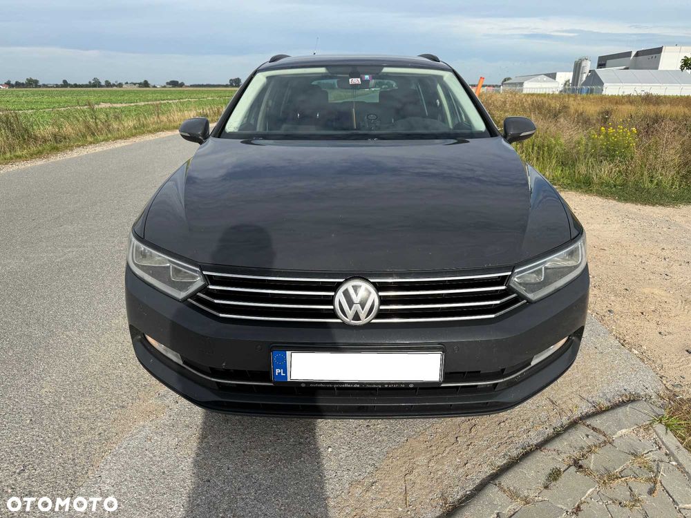 Volkswagen Passat - 1