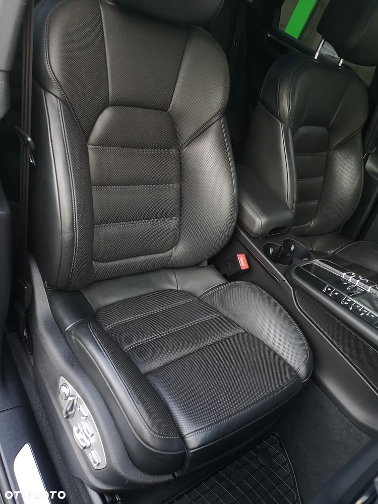 Porsche Macan S - 29