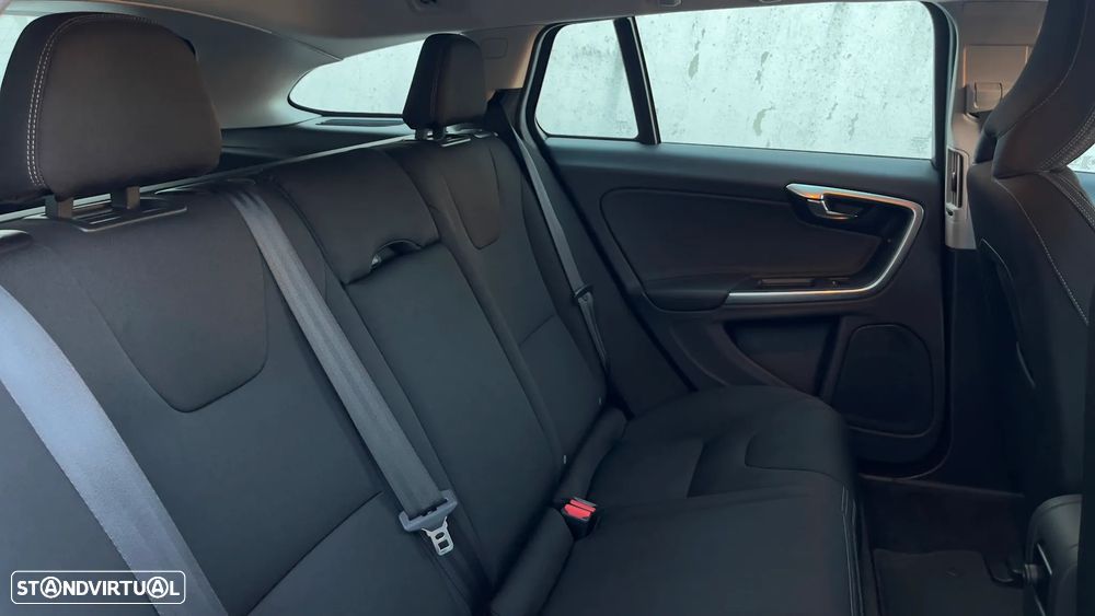 Volvo V60 DRIVe Momentum - 24