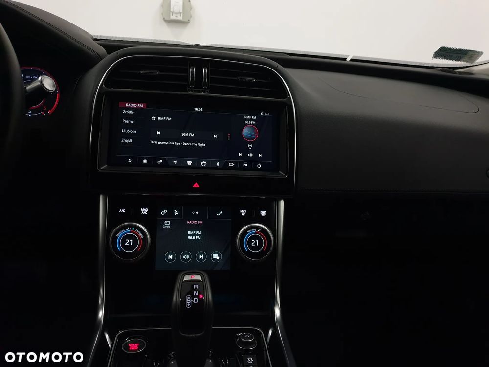 Jaguar XE 2.0 D180 SE - 14