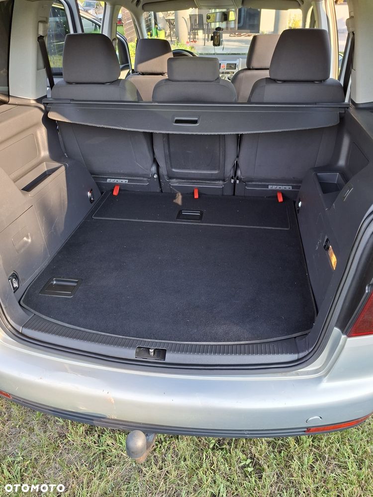 Volkswagen Touran - 6
