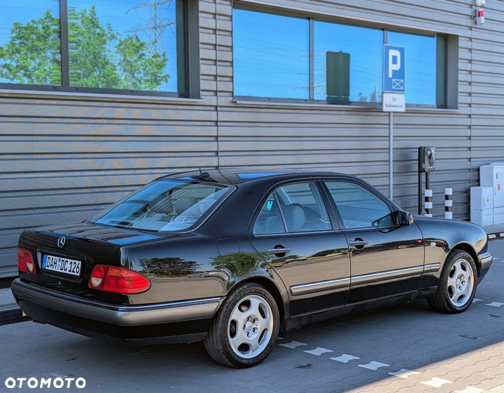 Mercedes-Benz Klasa E 320 4-Matic Elegance - 4