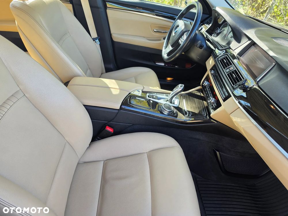 BMW Seria 5 520d xDrive - 14
