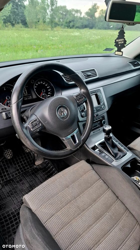 Volkswagen Passat 2.0 TDI Comfortline - 12