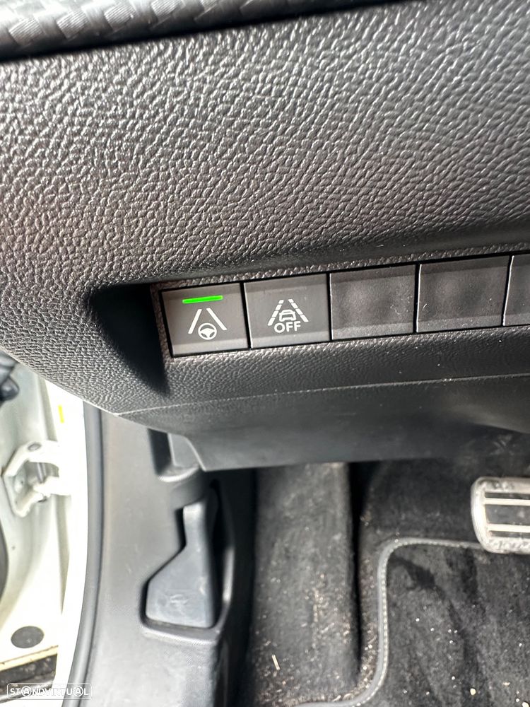 Peugeot 2008 1.2 PureTech GT Line EAT8 - 28