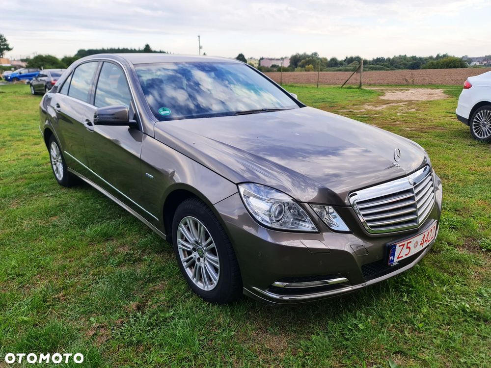 Mercedes-Benz Klasa E 200 CGI BlueEFFICIENCY 7G-TRONIC Elegance - 2