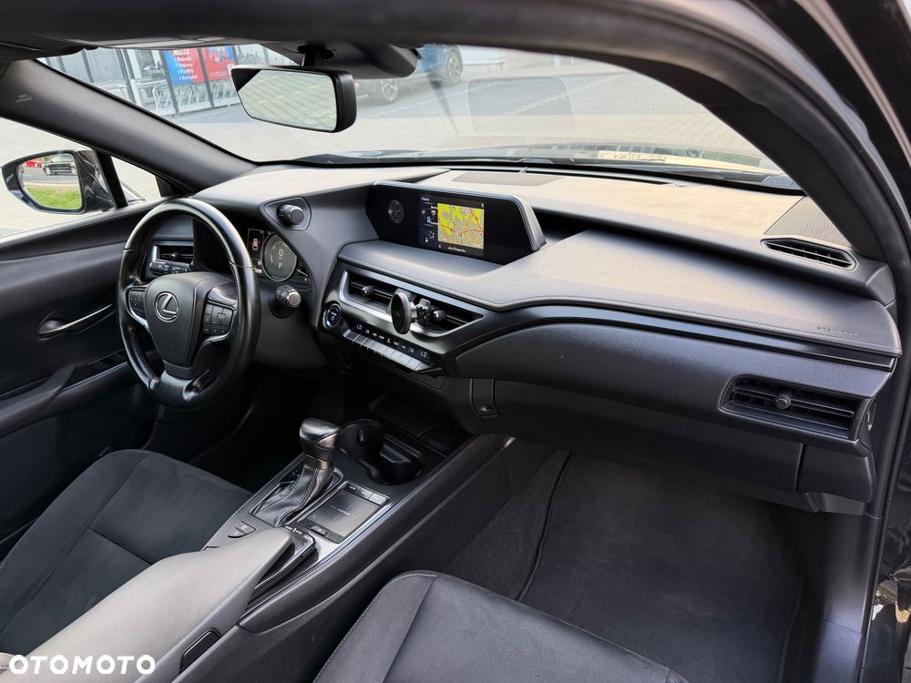 Lexus UX 250h Business Edition - 22