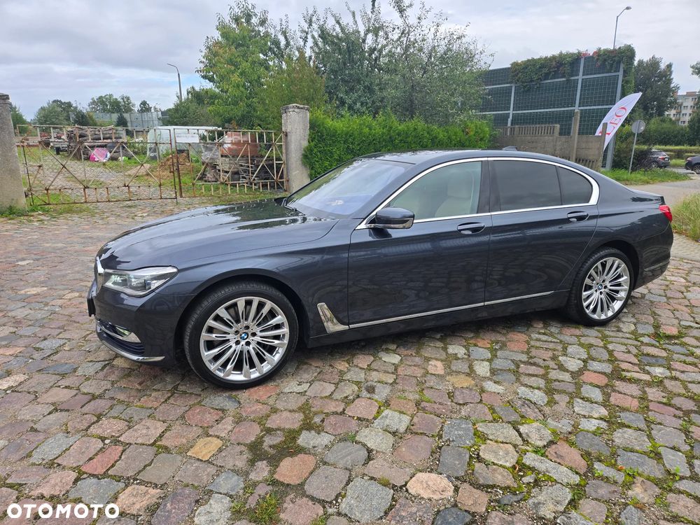 BMW Seria 7 750i xDrive - 3