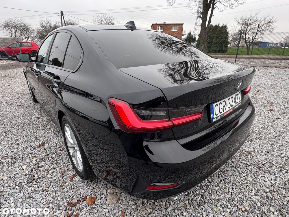 BMW Seria 3 320d M Sport - 10