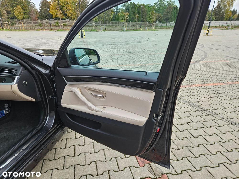 BMW Seria 5 525d - 20