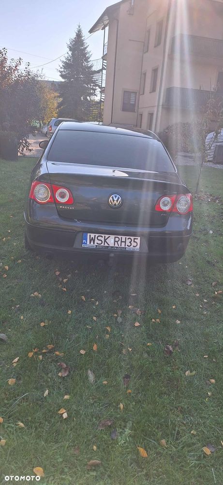 Volkswagen Passat 1.6 FSI Trendline - 6