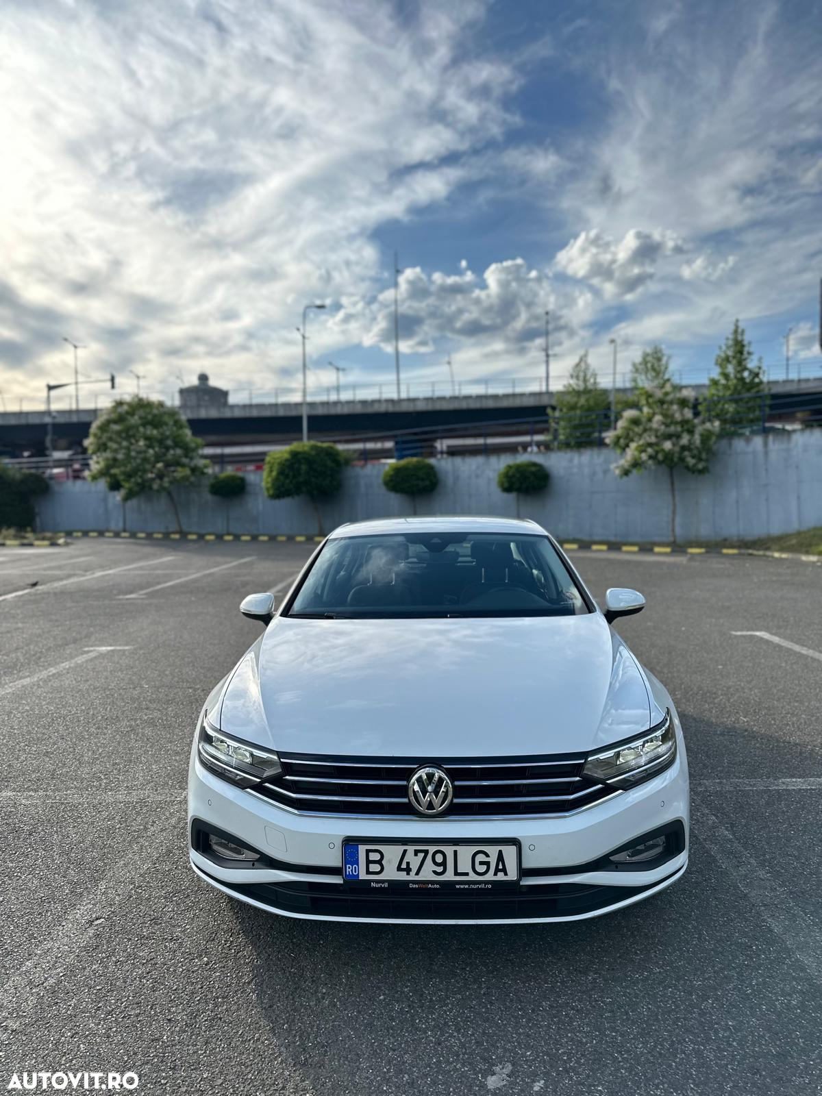 Volkswagen Passat - 4