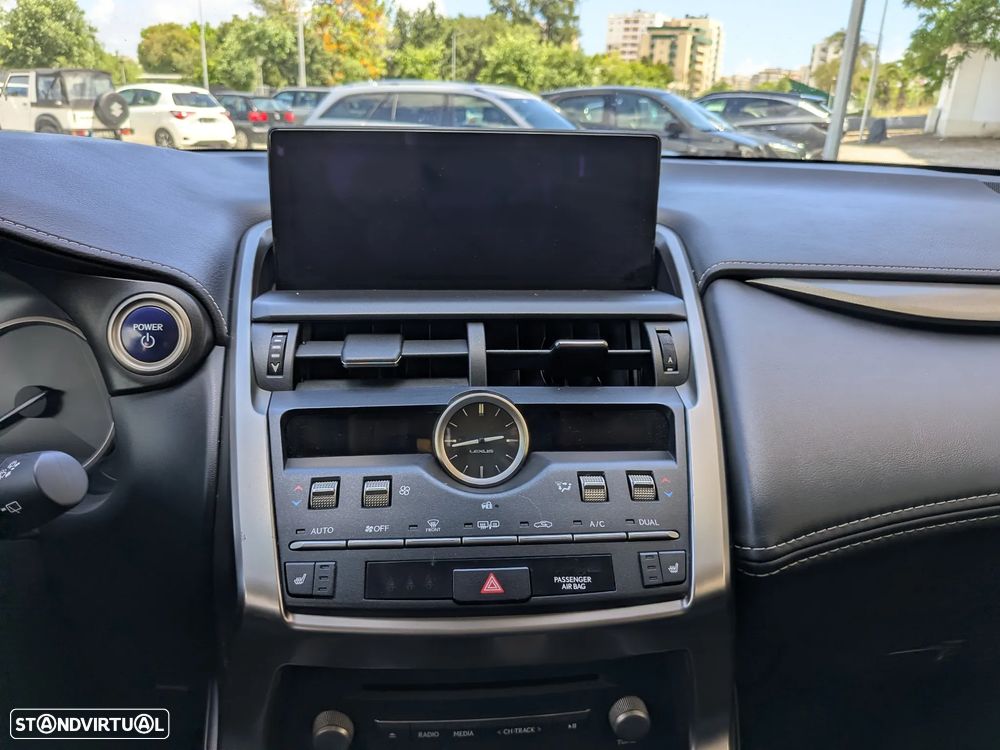 Lexus NX 300h Executive+ - 14