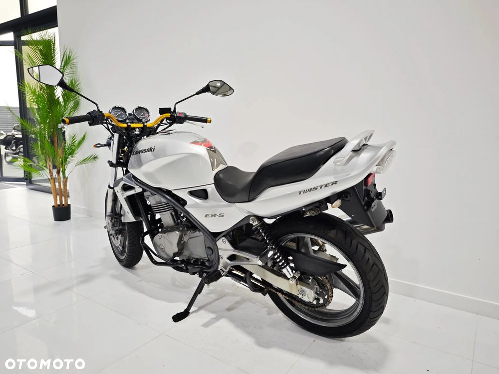 Kawasaki ER - 12