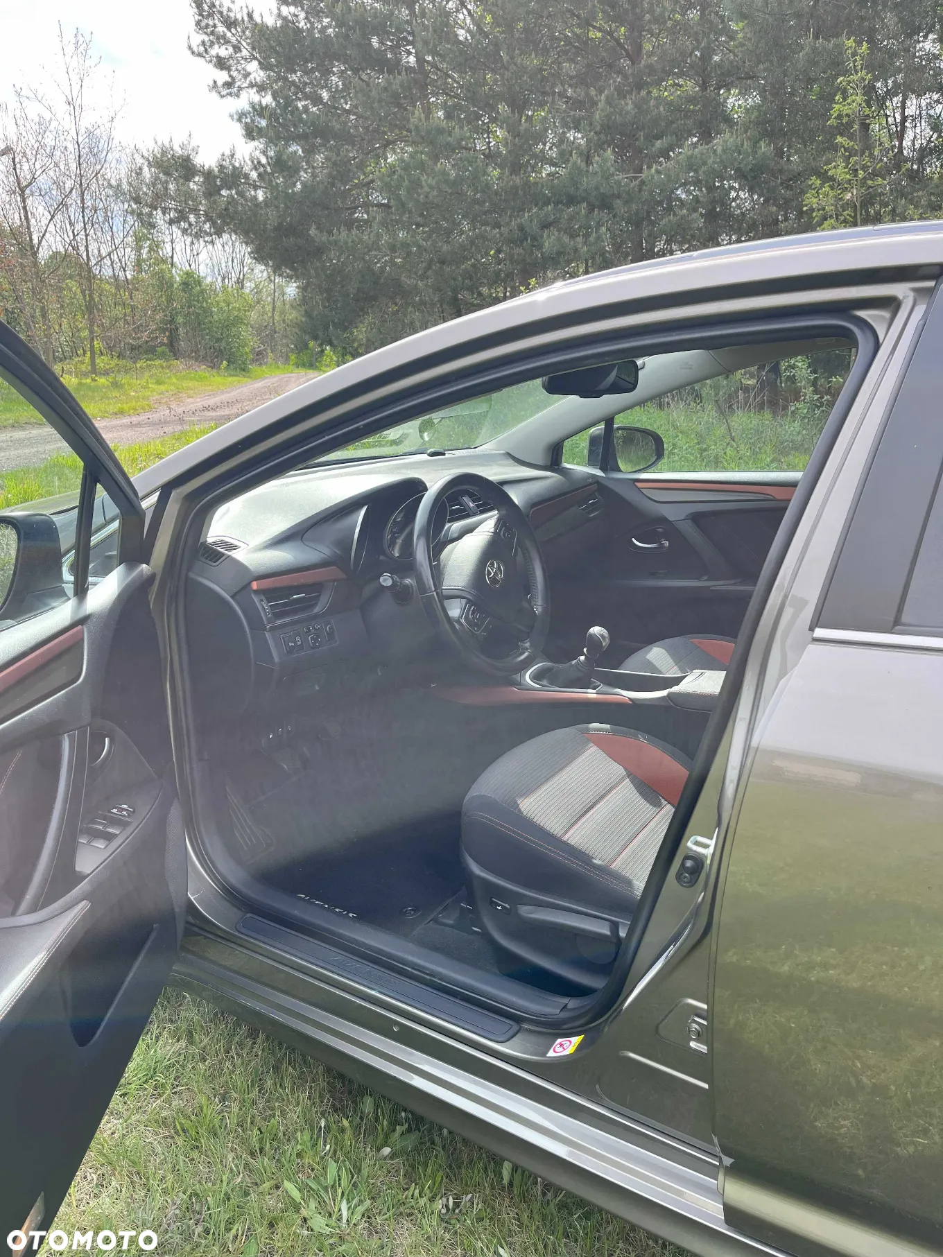 Toyota Avensis 2.0 D-4D Premium - 16