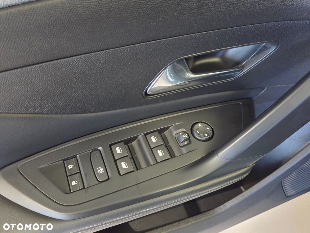 Peugeot 308 1.2 PureTech Allure Pack S&S EAT8 - 11