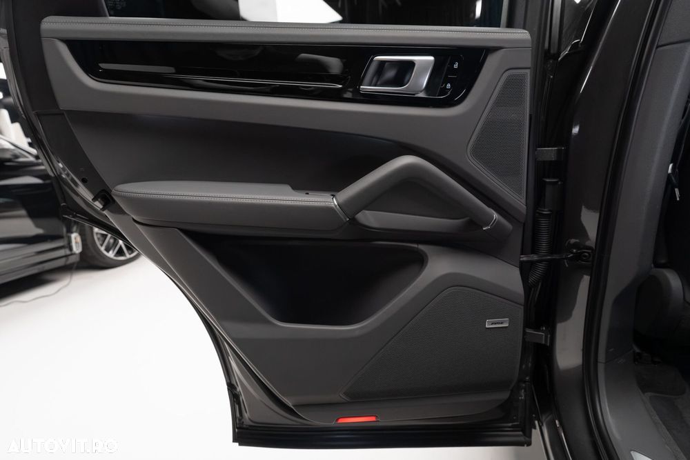 Porsche Cayenne - 29