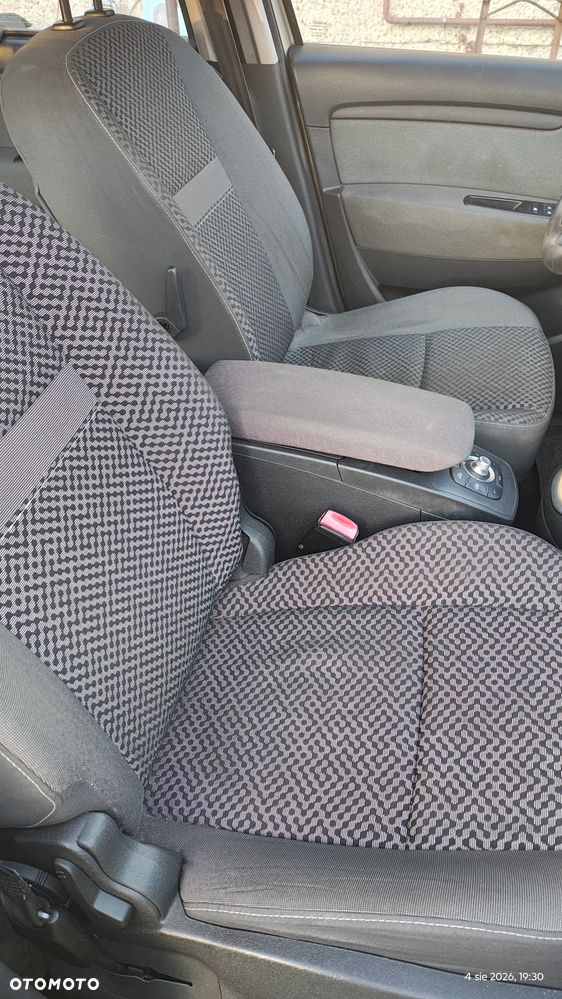 Renault Grand Scenic - 9
