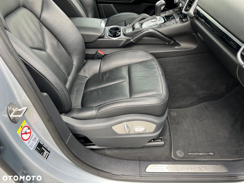 Porsche Cayenne - 21