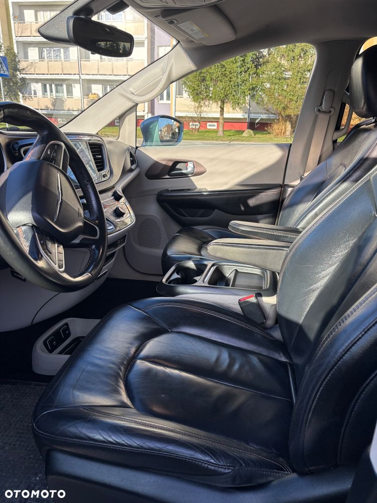 Chrysler Pacifica - 5