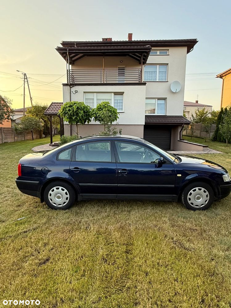 Volkswagen Passat 1.8 Comfortline - 3