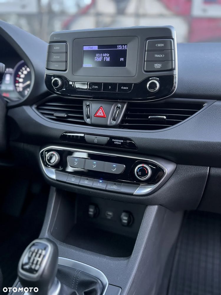 Hyundai i30 1.5 DPI Classic + - 10