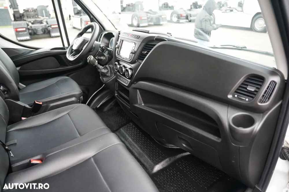 Iveco DAILY 35-160 / FURGON / AUTOUTILITARĂ / TAPIȚERIE DIN PIELE / CUTIE DE VITEZE MANUALĂ / 3 LOCURI / IMPORT - 34