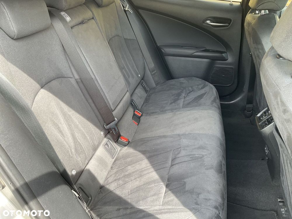 Lexus UX - 13