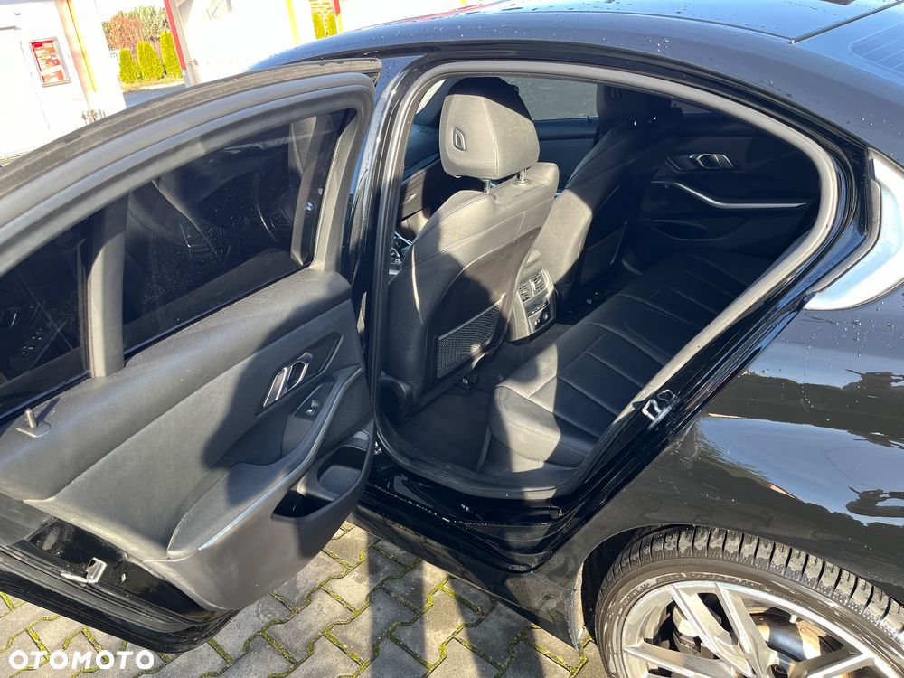 BMW Seria 3 330i xDrive M Sport - 8