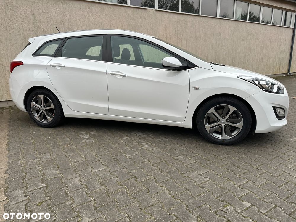 Hyundai i30 blue Kombi 1.6 GDi Passion - 9