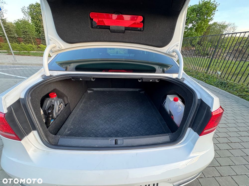 Volkswagen Passat 2.0 TDI Highline R-Style - 19