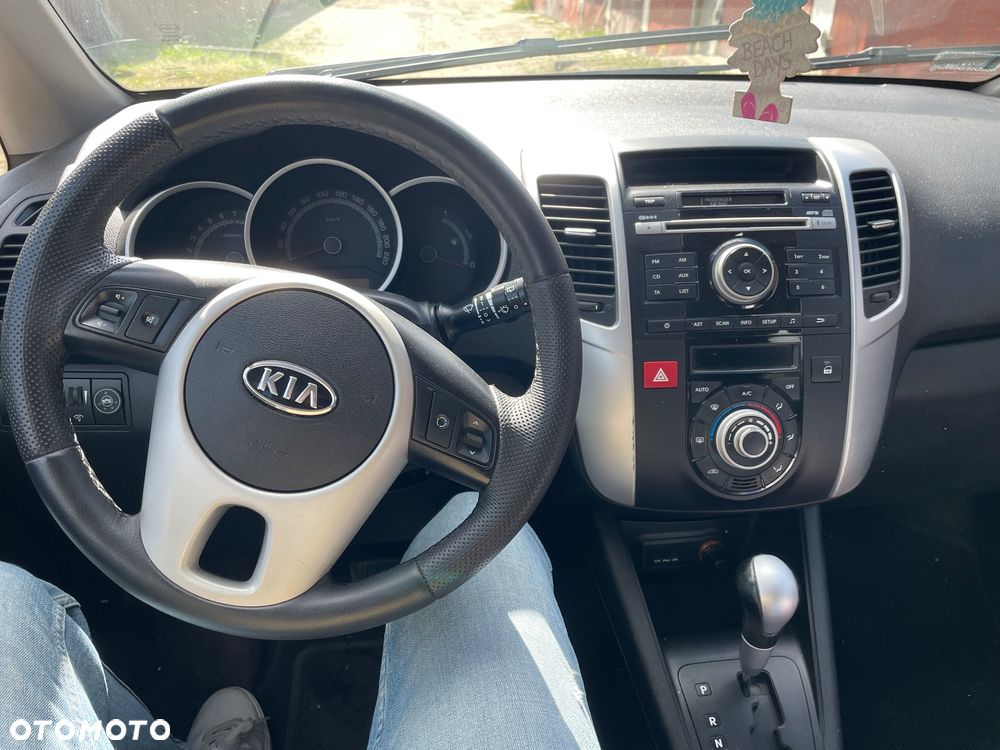 Kia Venga 1.6 L - 5